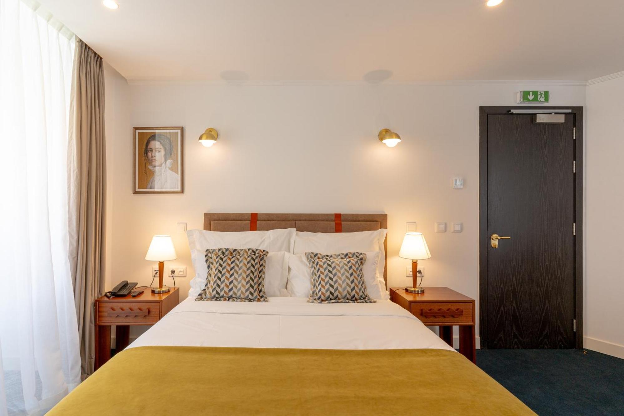 Westlight Lisboa Madalena Hotel Екстериор снимка